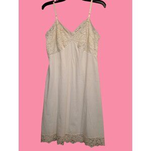 VANITY FAIR Vintage White Lace Slip Dress Peignoir Bridal Floral Hem